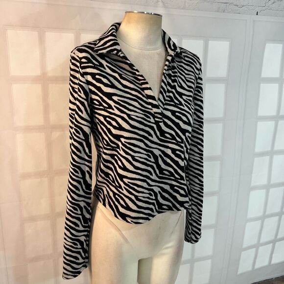 🔥🔥5 for $25🔥🔥 Industry Black White Collared Zebra Print Long Sleeve Knit Top - Picture 2 of 10